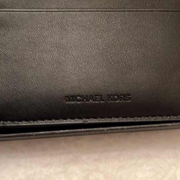 Michael Kors Slim Billfold - Picture 4 of 7